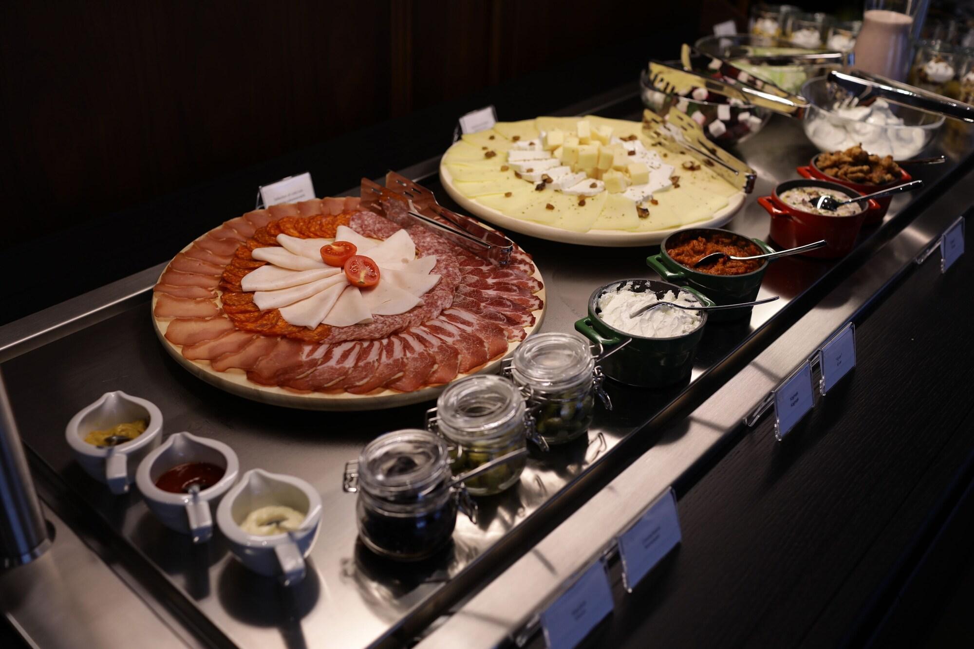 Centar No.1 Hotel 4*